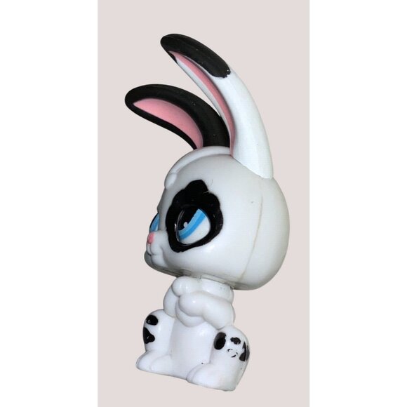 Littlest Pet Shop LPS Black & White Bunny Rabbit MOVING Blue Eyes (2006) magnet - Picture 3 of 8
